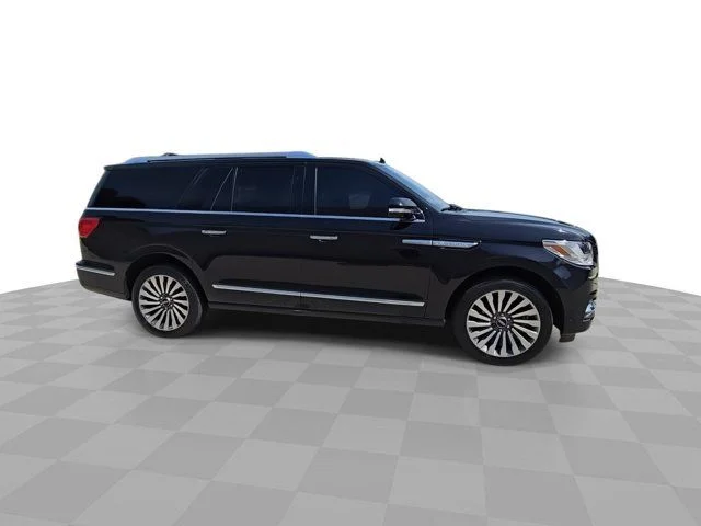 Used 2019 Black Metallic Lincoln Reserve image 9
