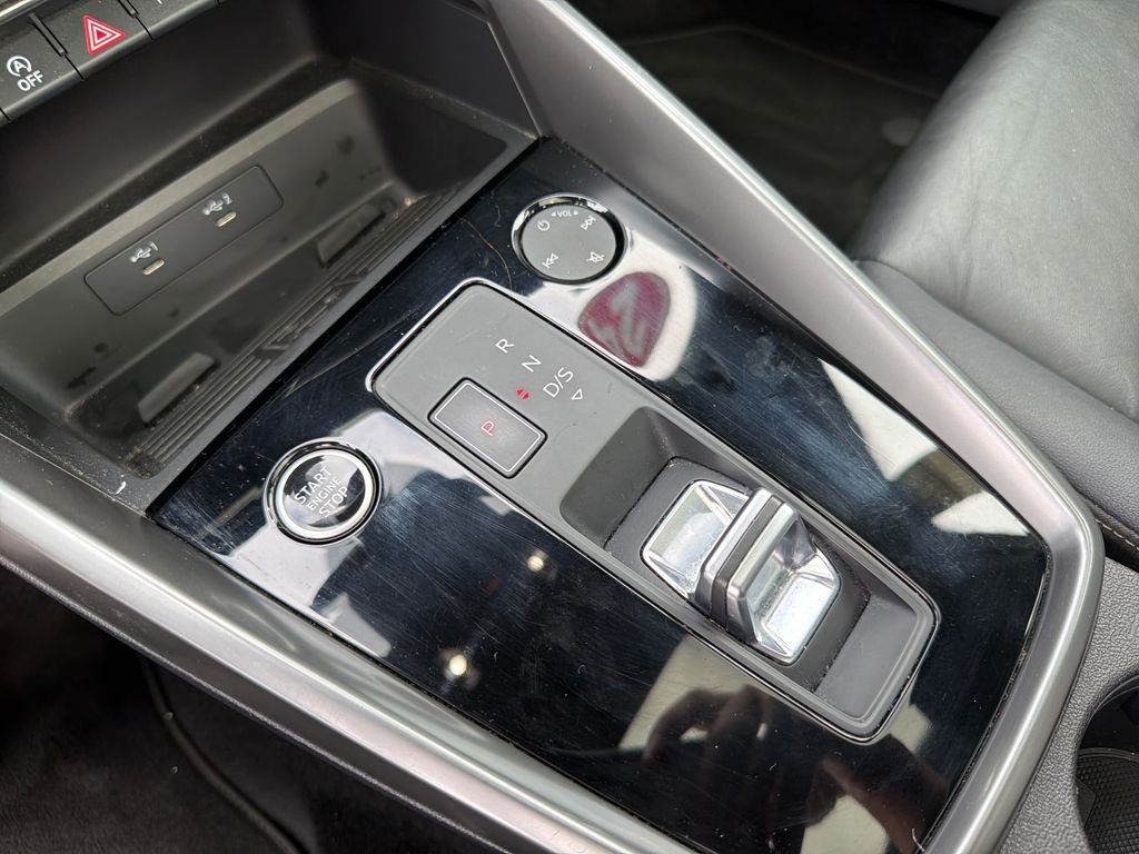 Used 2024  Audi 40 Premium image 33