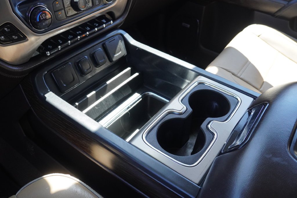 Used 2018 White GMC Denali image 27