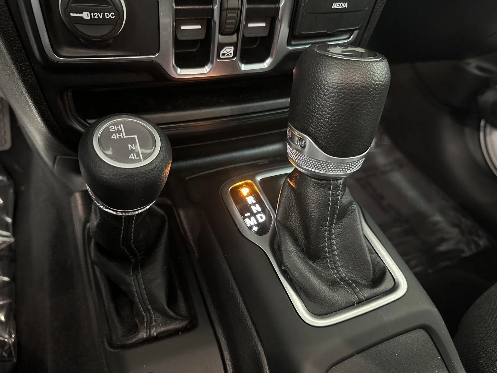 Used 2024 Bright White Jeep Sahara image 14