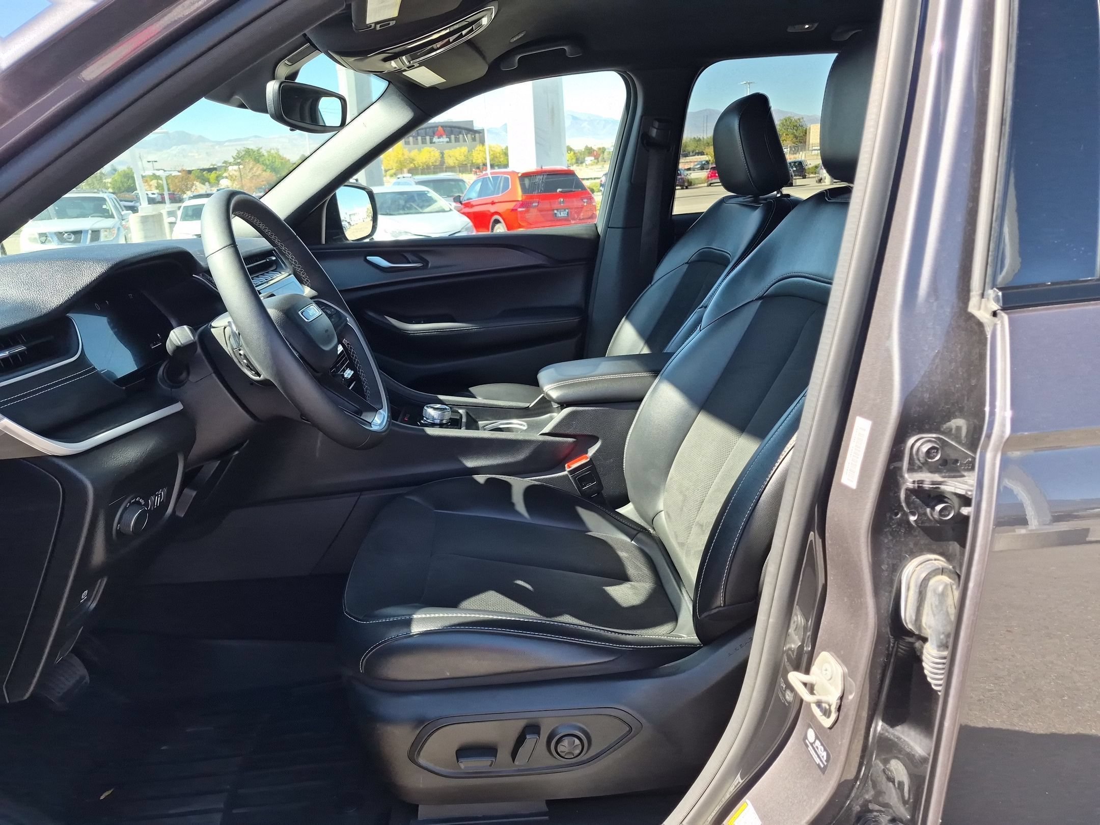 Used 2024 Baltic Gray Metallic Clearcoat Jeep Altitude image 15