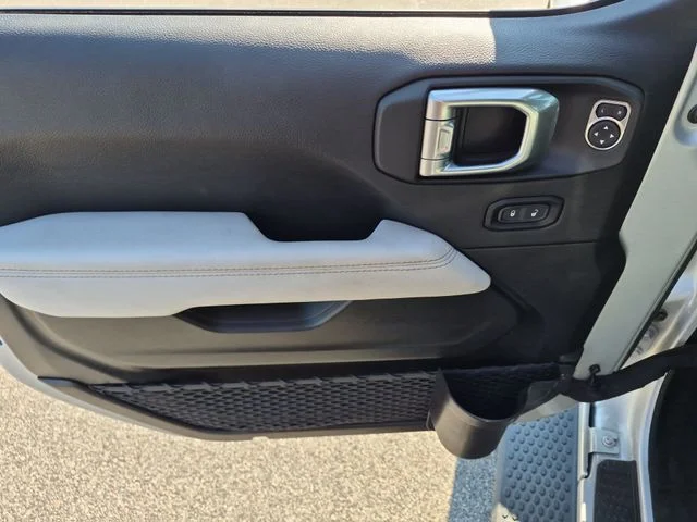 Used 2022 Silver Jeep Unlimited Sahara High Altitude image 12