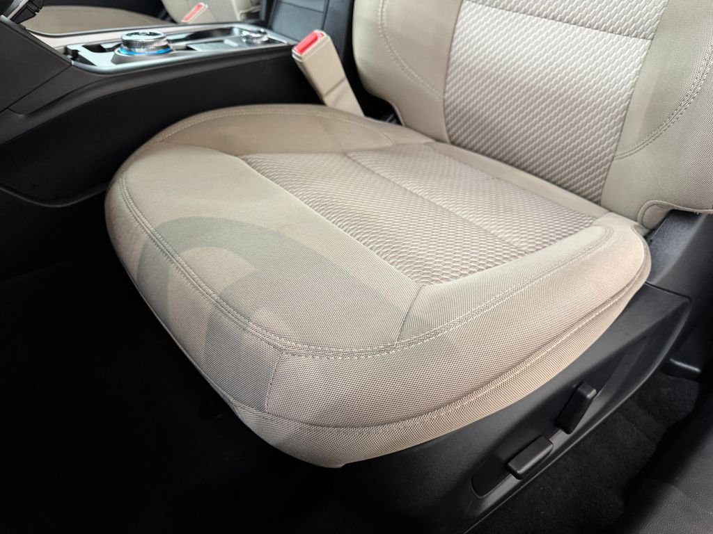Used 2023 Silver Ford Base image 16