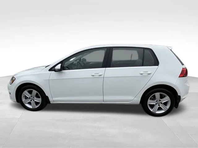 Used 2017  Volkswagen  image 4