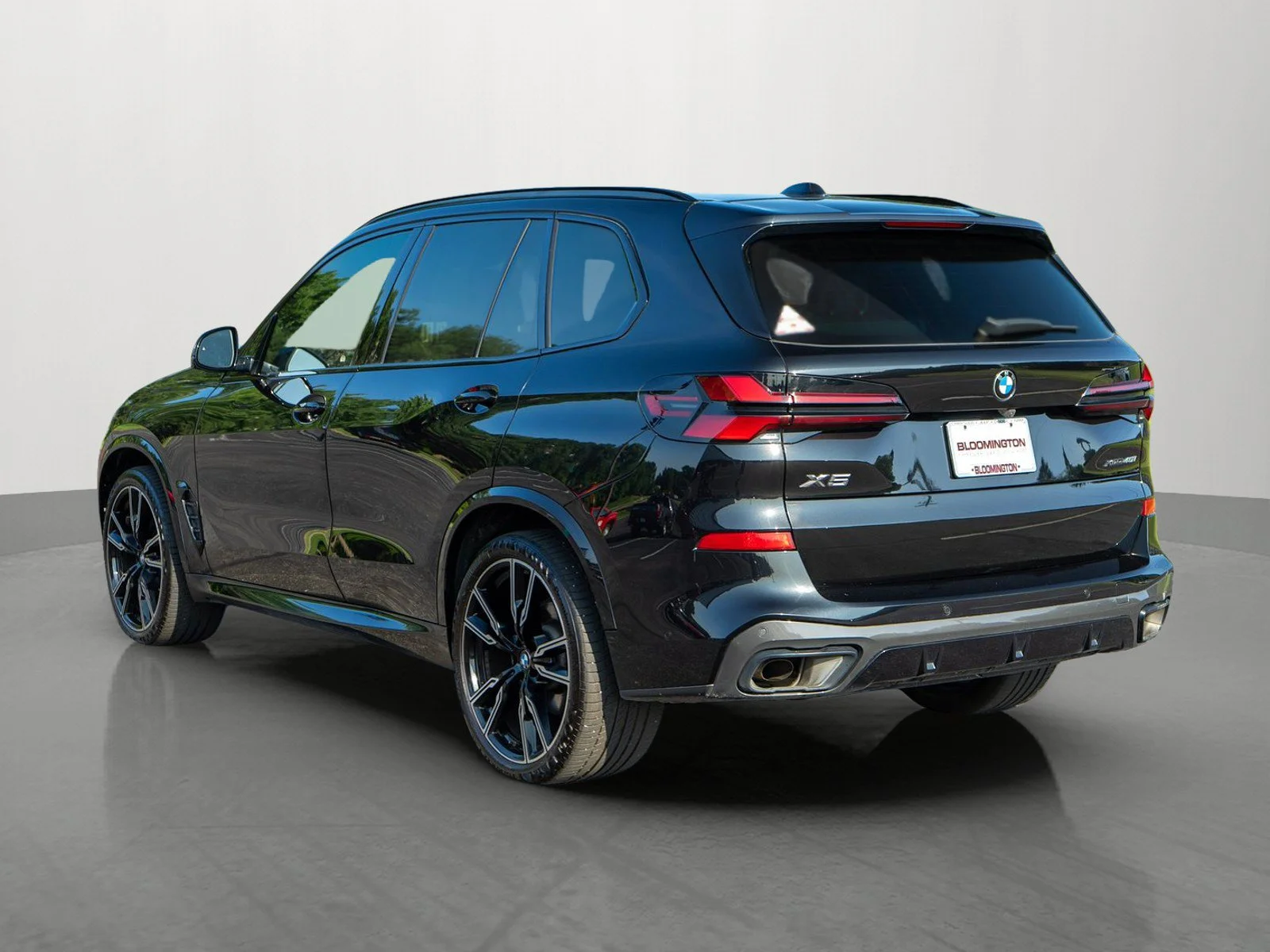 Used 2024  BMW xDrive40i image 5