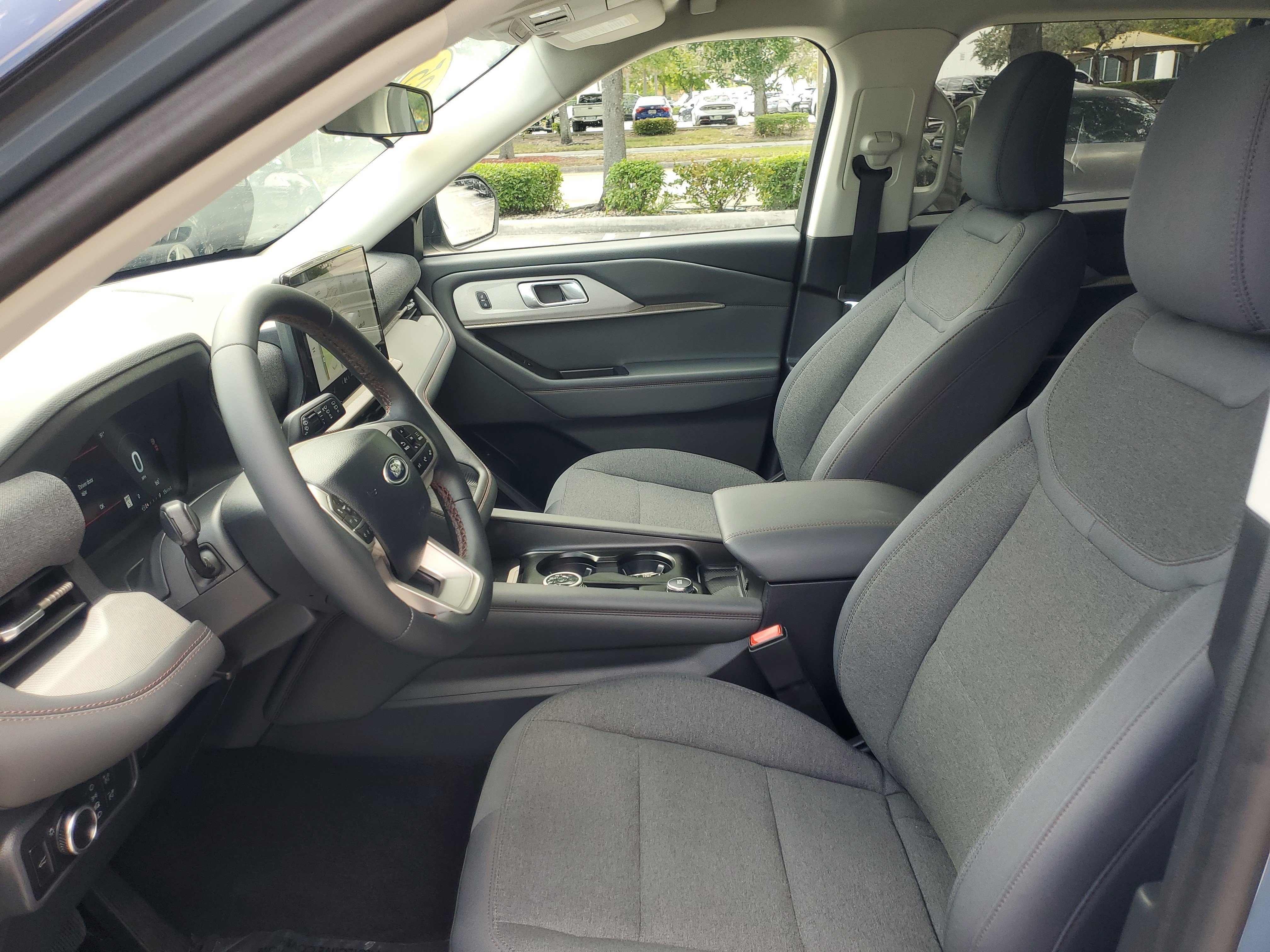 Used 2025 Vapor Blue Ford Active image 17