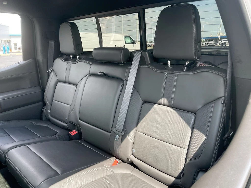 Used 2021 Black Chevrolet High Country image 26