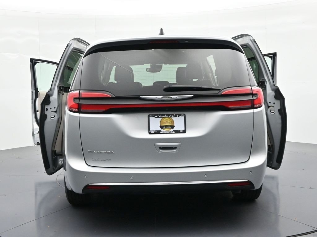 Used 2024 Silver Mist Clearcoat Chrysler Touring L FWD image 27