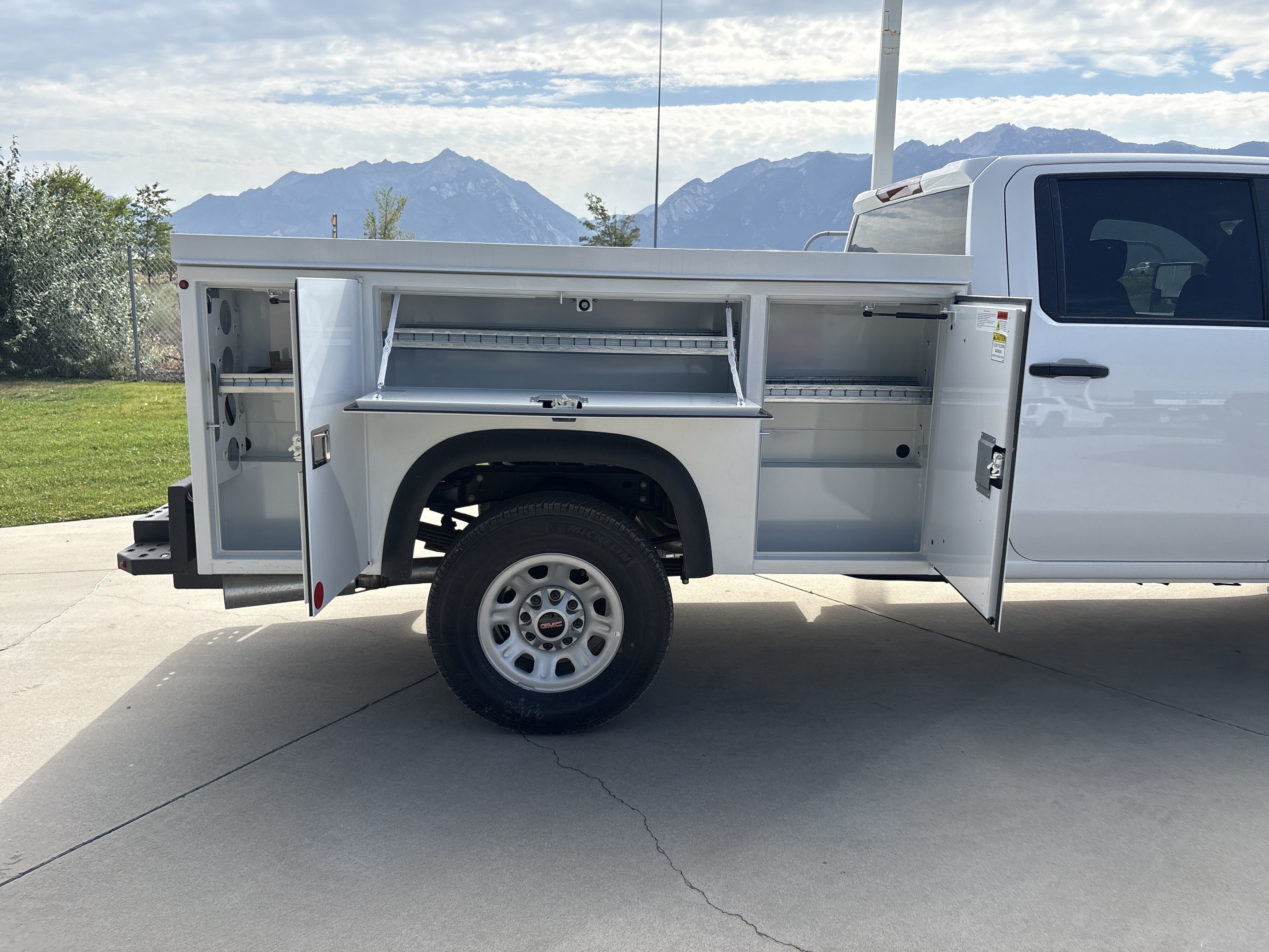 New 2026 Summit White GMC Pro image 11