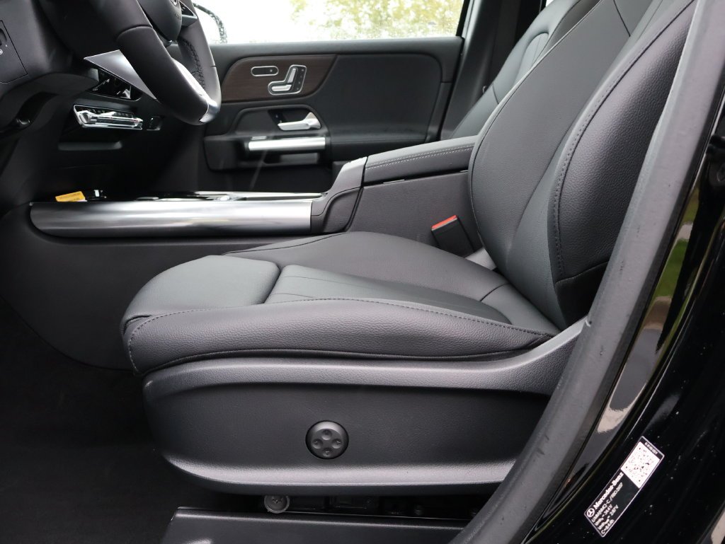 New 2026 Night Black Mercedes-Benz GLA 250 image 36