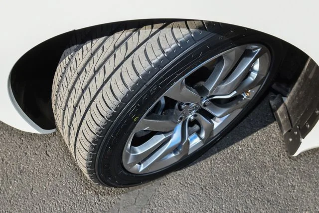 Used 2014 White Nissan Touring image 11