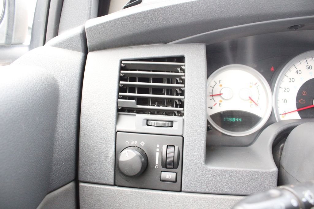 Used 2004 Blue Dodge SLT image 8