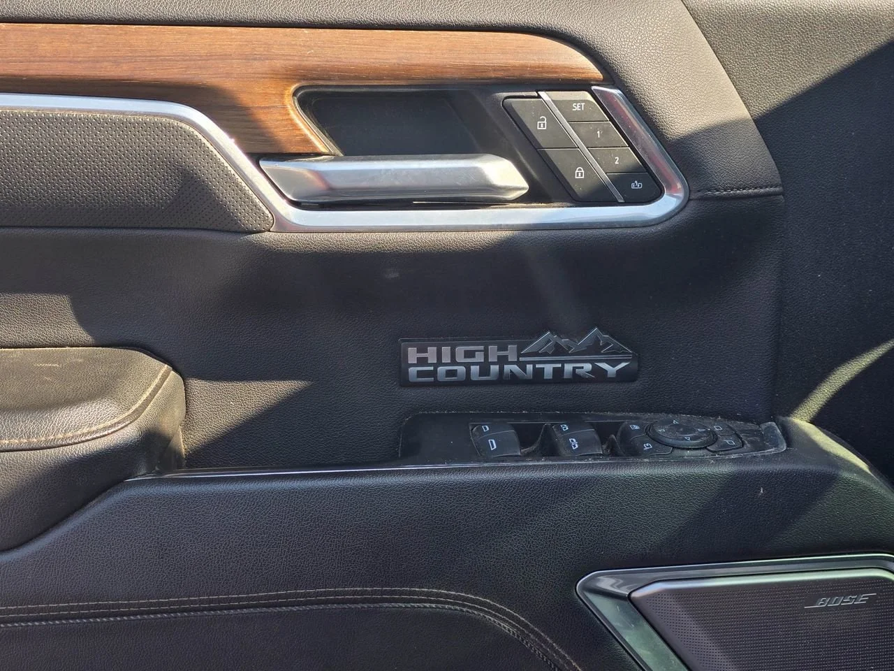 Used 2022 Iridescent Pearl Tricoat Chevrolet High Country image 9