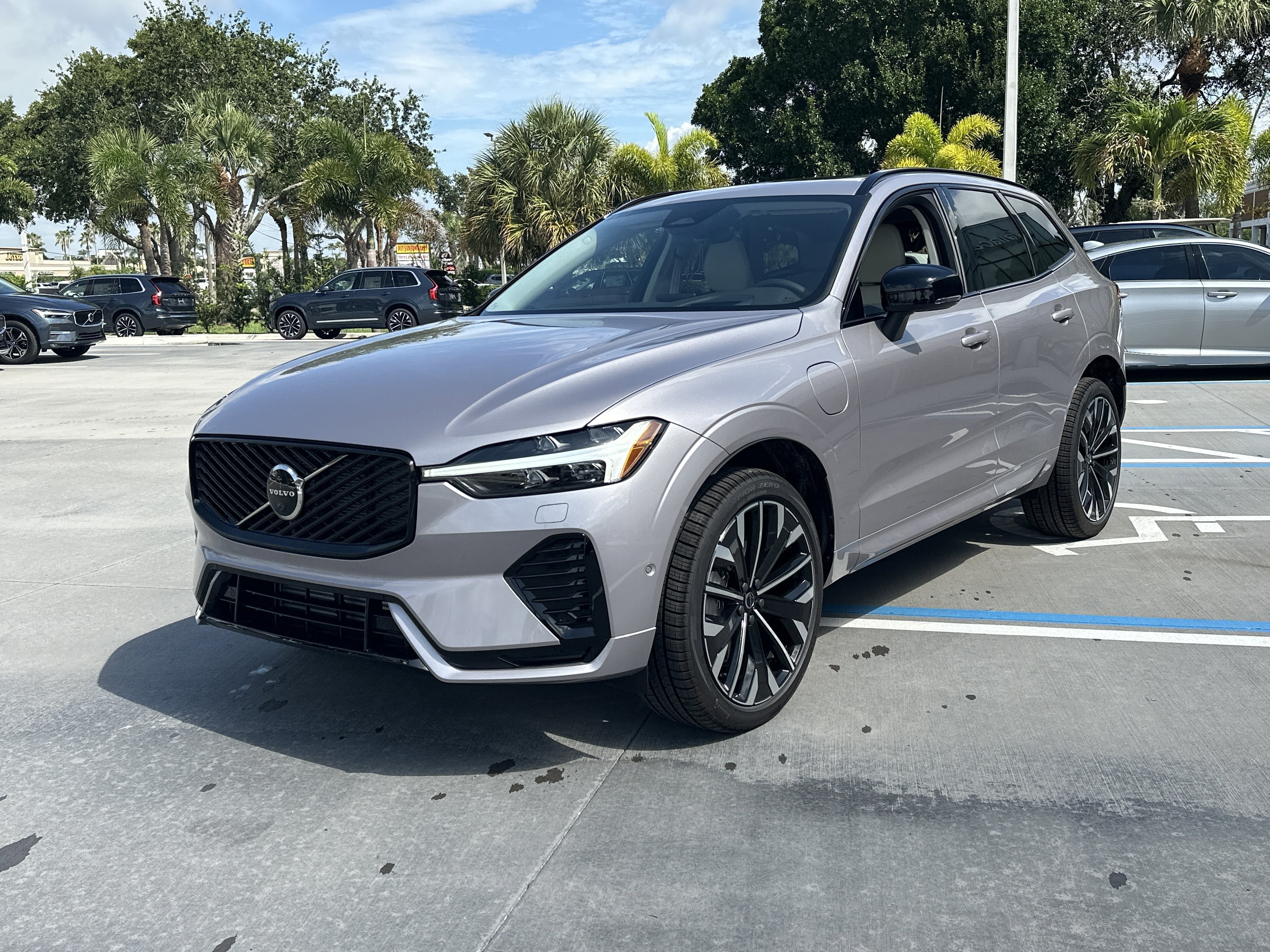 New 2026 Aurora Silver Volvo Ultra image 3