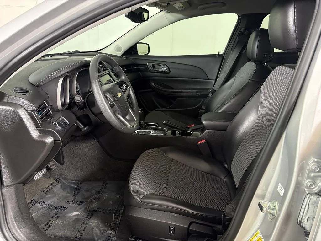 Used 2015 Silver Chevrolet LT image 18
