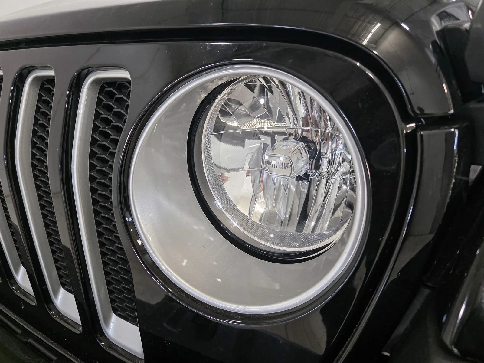 Certified Used 2021 Black Jeep Unlimited Sahara image 13