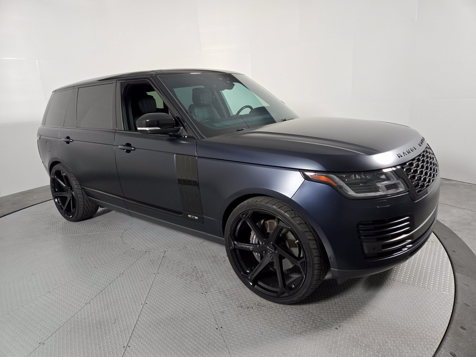 Used 2020 Portofino Blue Metallic Land Rover Supercharged image 3