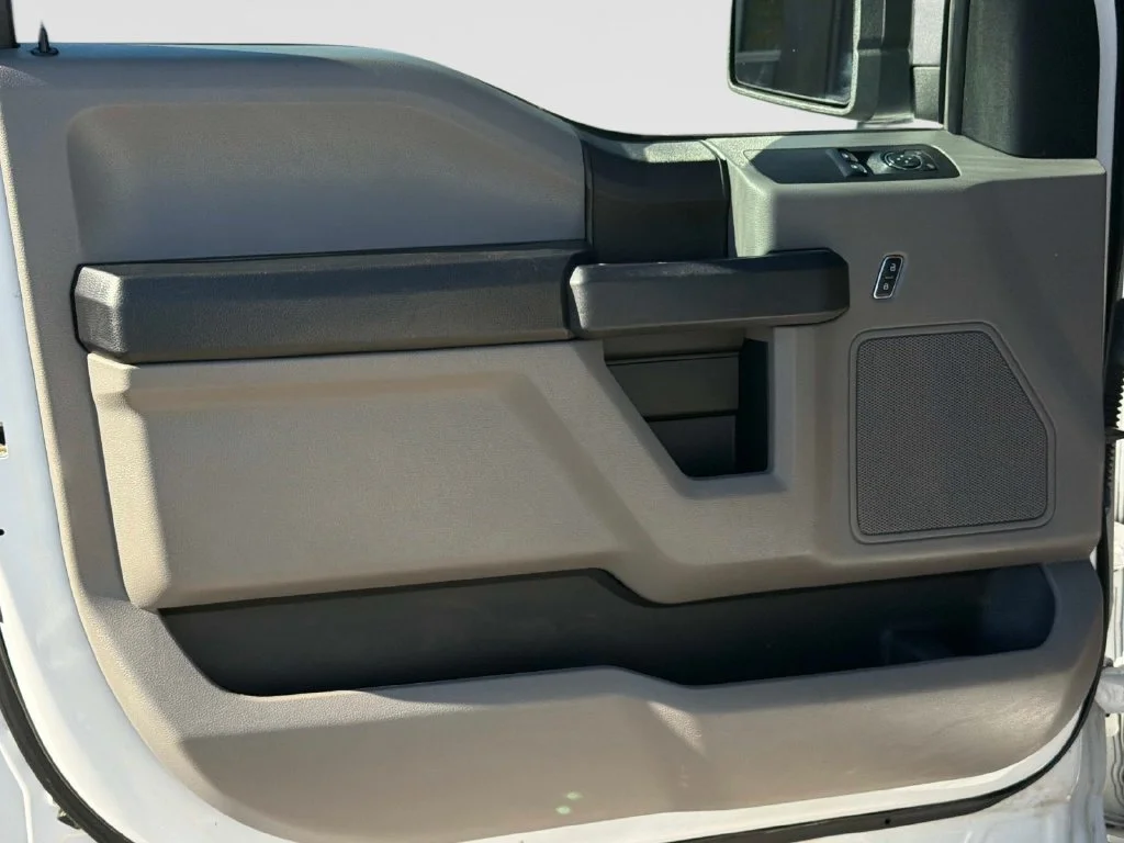 Used 2018 White Ford XL image 13