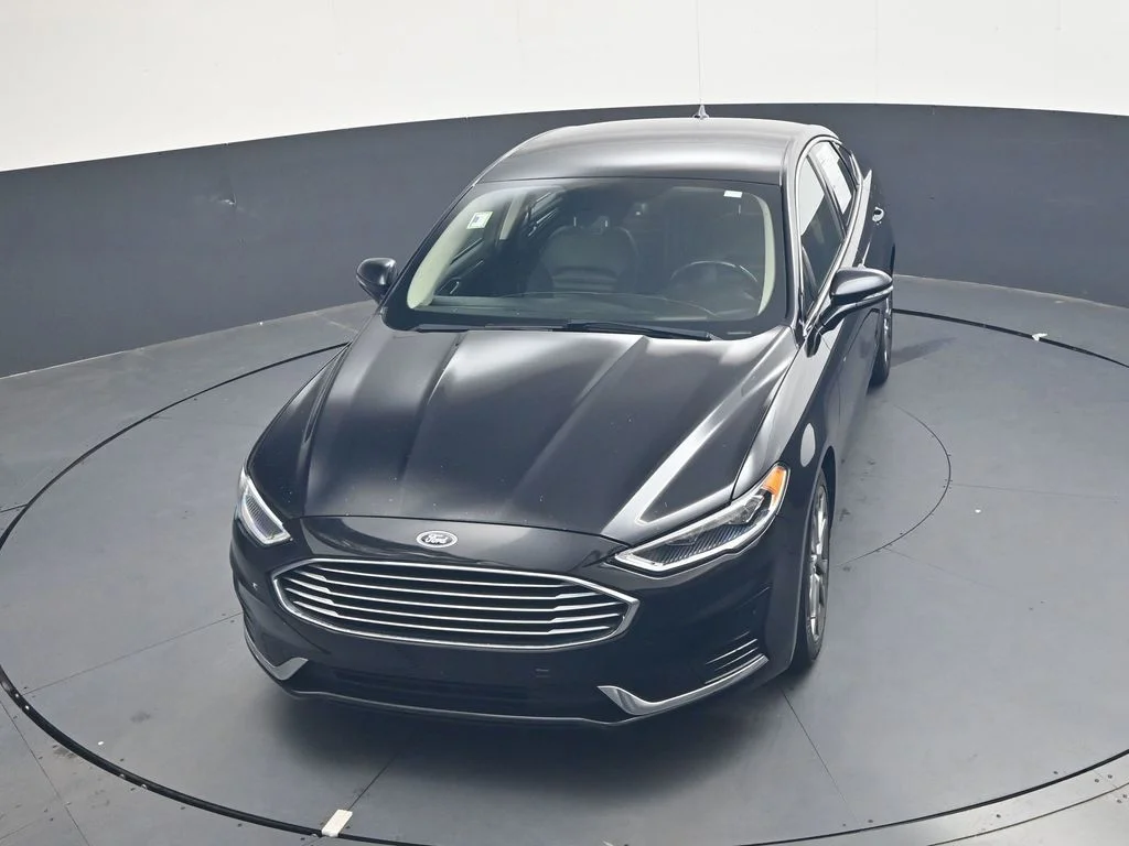 Used 2019 Black Ford SEL image 40