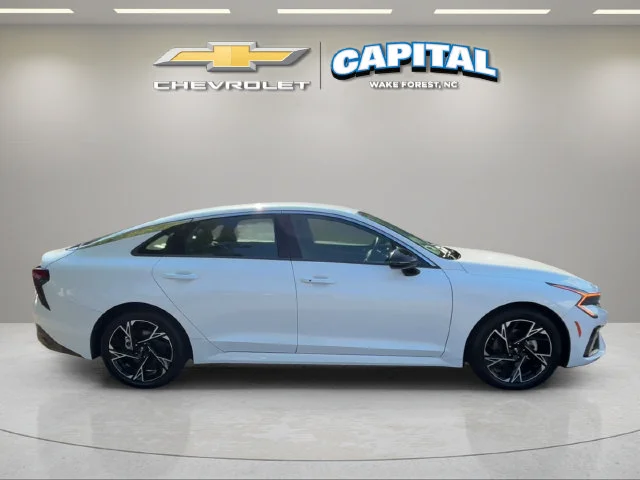 Used 2025 White Kia GT-Line image 6