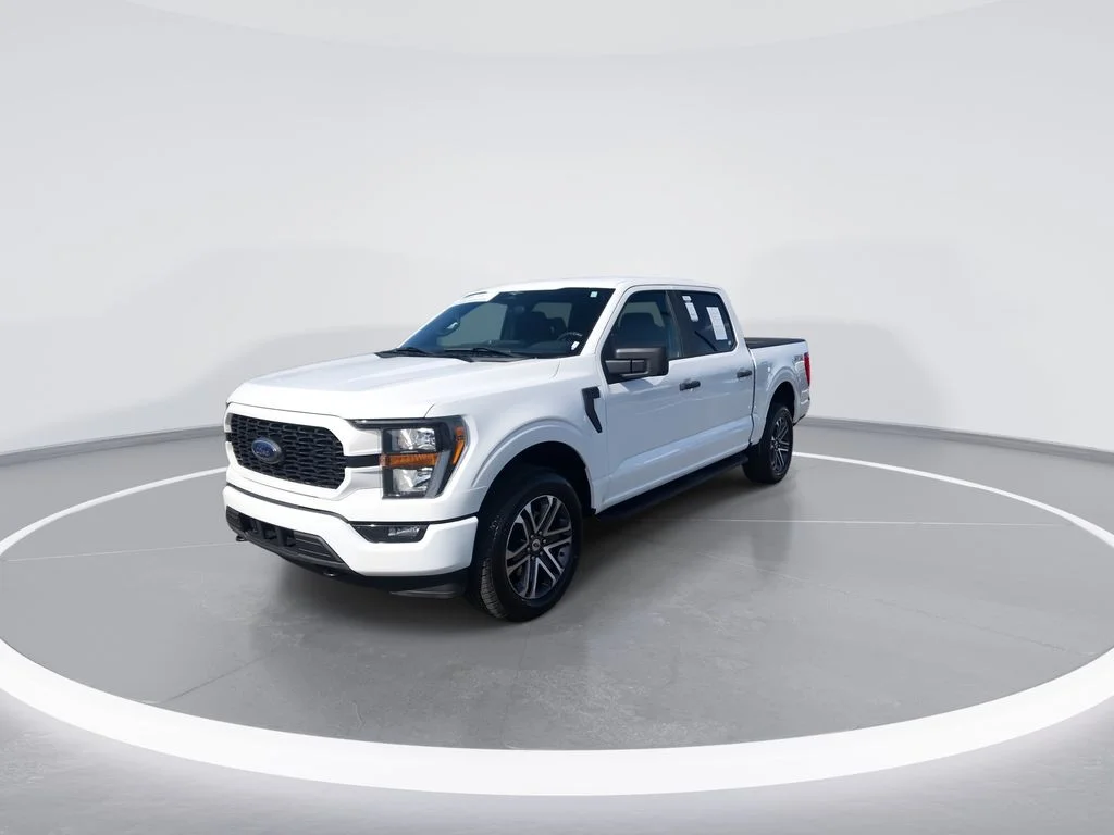 Used 2023 White Ford XL image 4