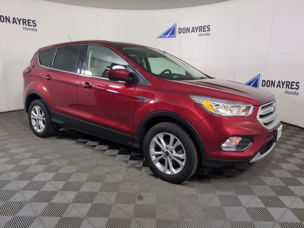 Used 2019 Ruby Red Metallic Ford SE image 7