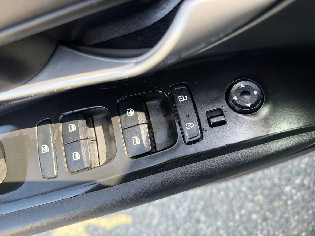 Used 2022 Gray Hyundai SE image 7