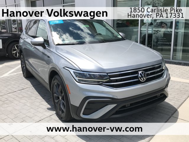 Used 2022 Pyrite Silver Metallic Volkswagen SE image 1