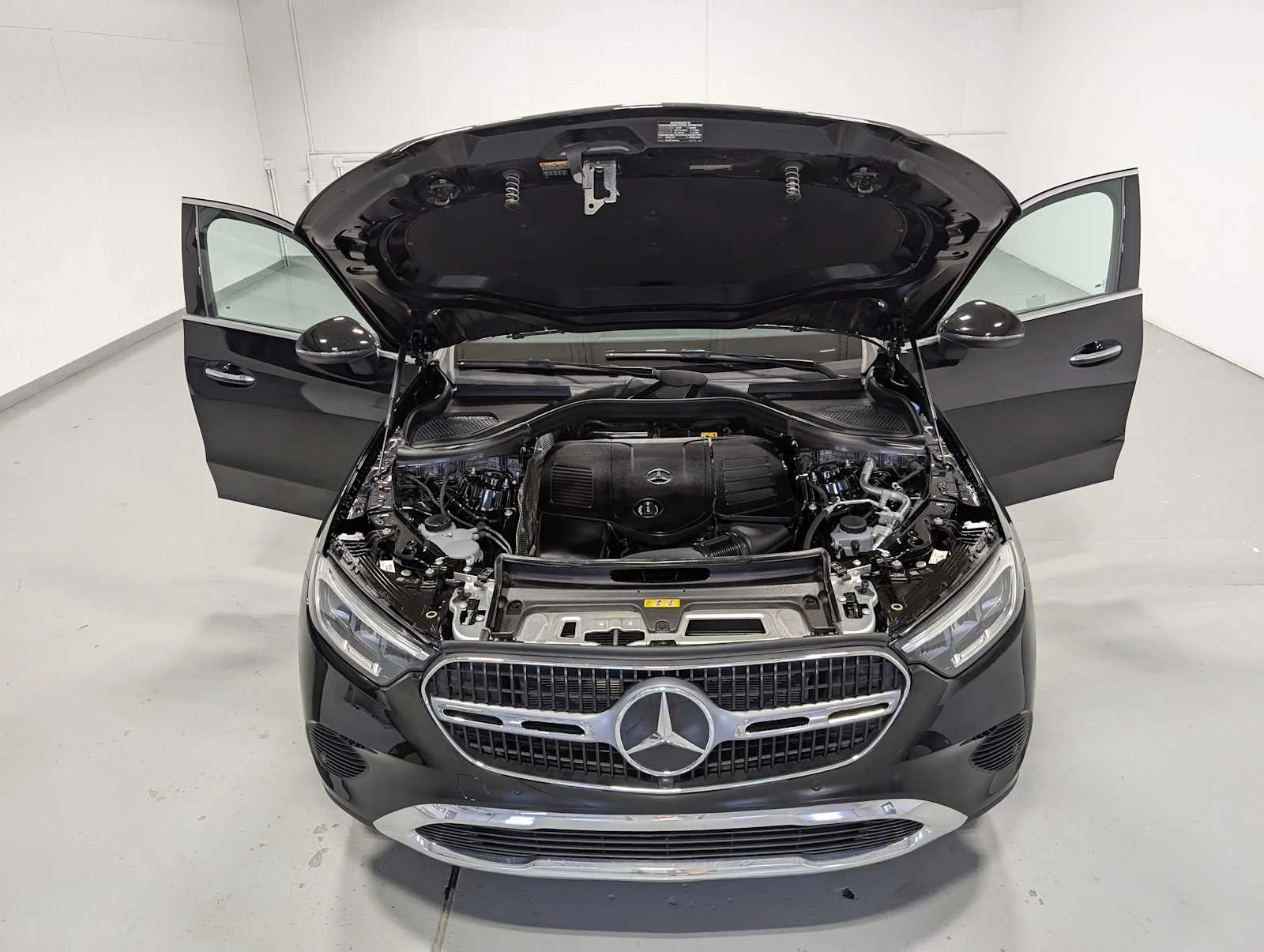 Used 2025 Black Mercedes-Benz GLC 300 image 13