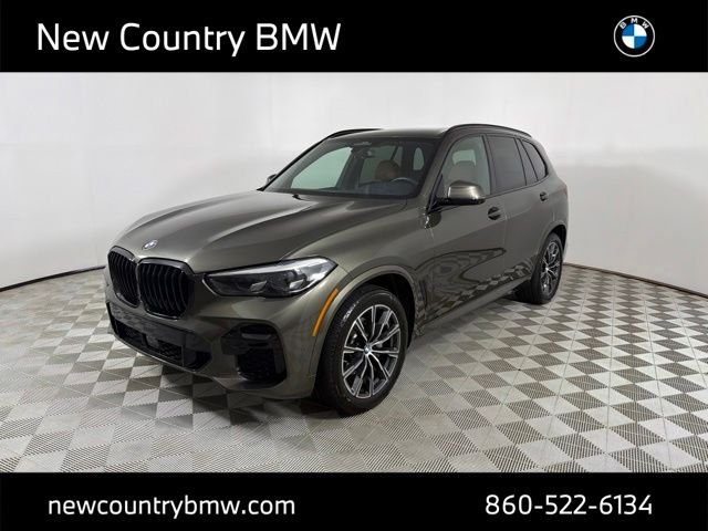 Used 2023 Green BMW xDrive40i image 3