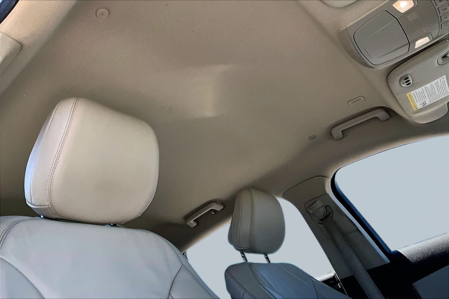 Used 2020 Pristine White Lincoln Standard image 12