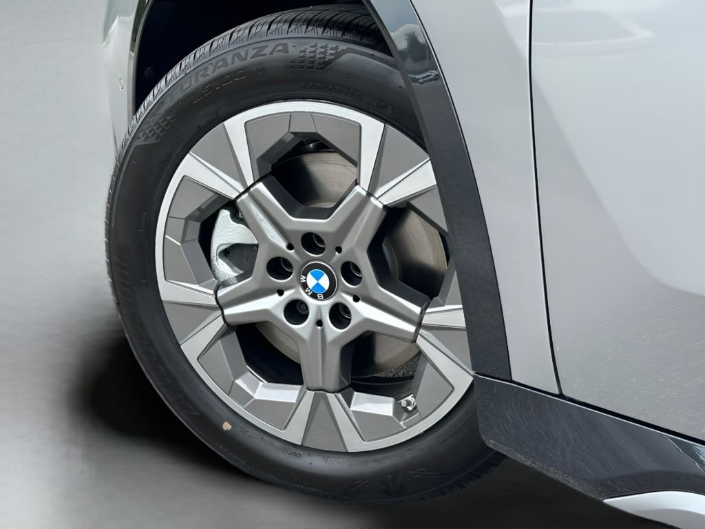 New 2026 Space Silver Metallic BMW xDrive28i image 26