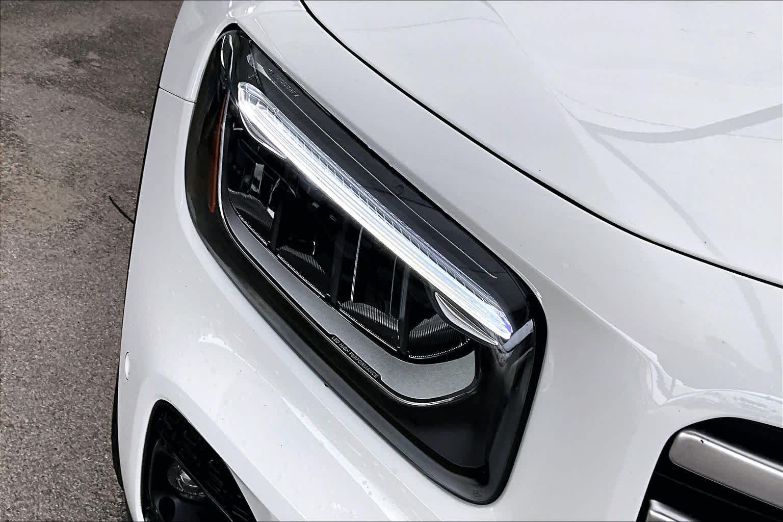 Certified Used 2025 Polar White Mercedes-Benz GLB 250 image 28