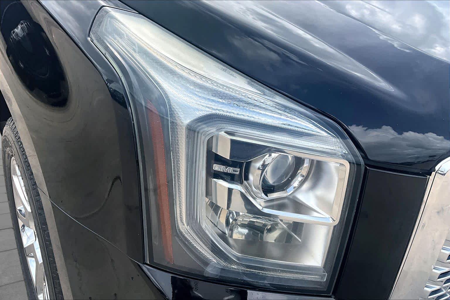 Used 2015 Onyx Black GMC Denali image 27