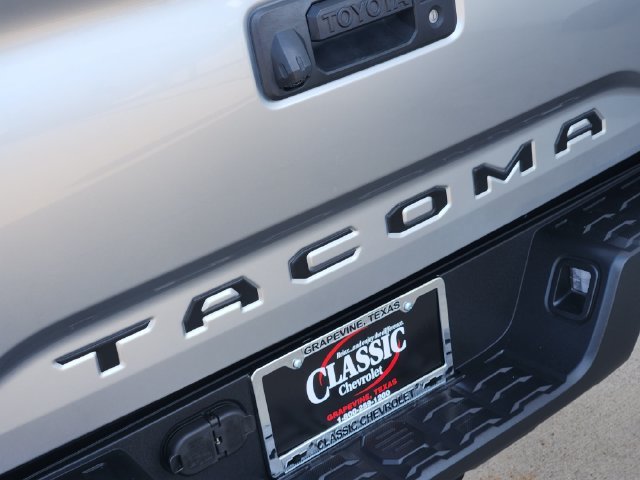 Used 2022 Silver Toyota SR5 image 8