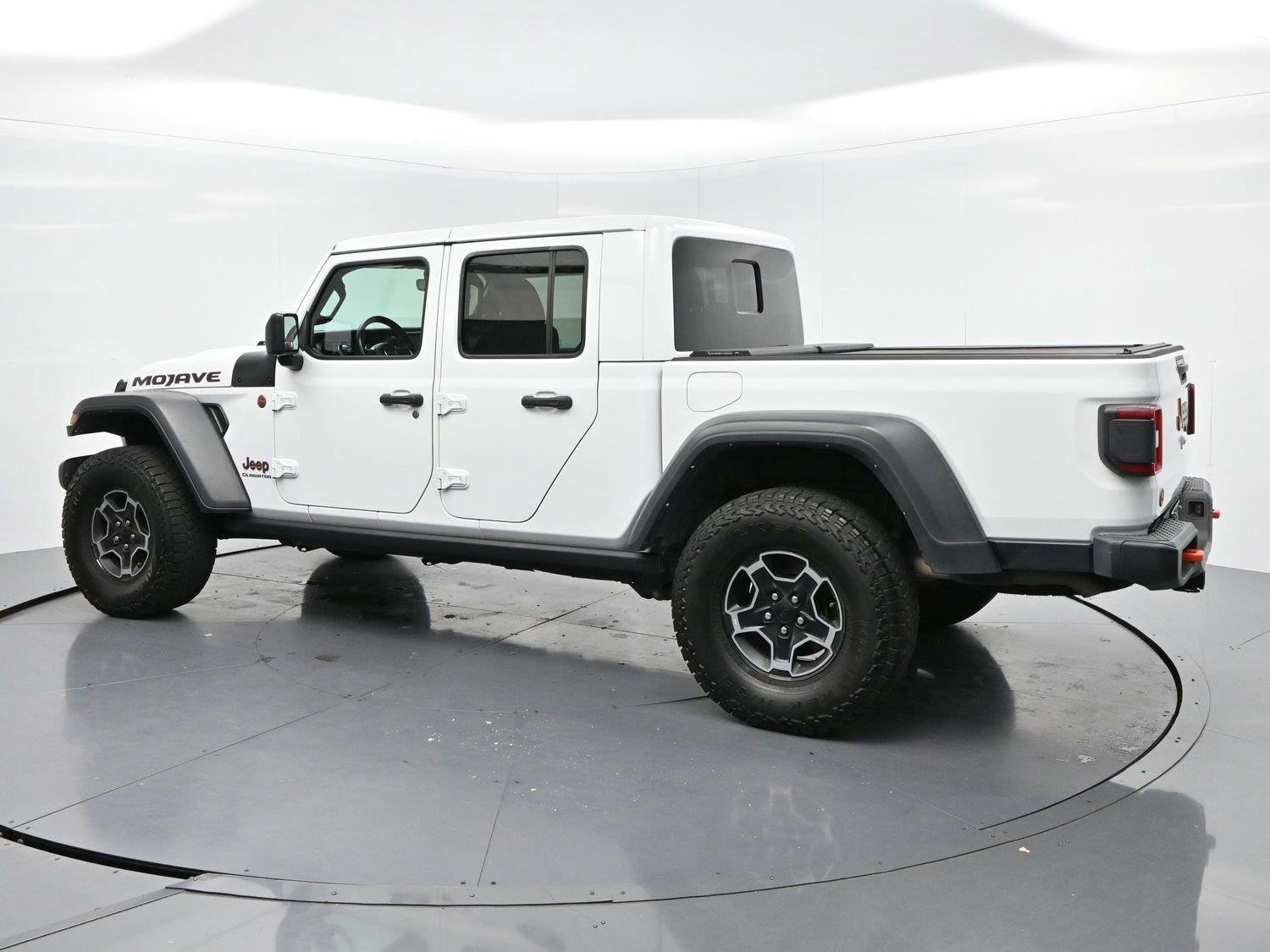 Used 2022 Bright White Clearcoat Jeep Mojave image 5