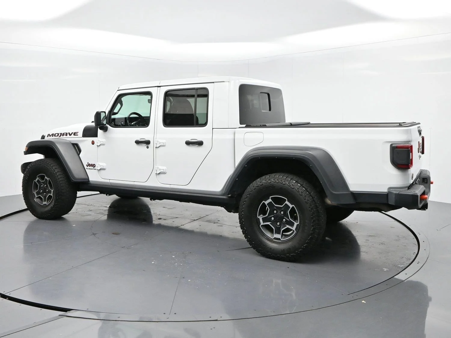 Used 2022 Bright White Clearcoat Jeep Mojave image 5