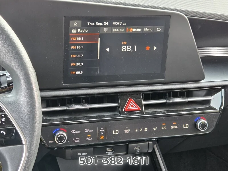 Used 2025 Snow White Pearl KIA LX FWD image 21