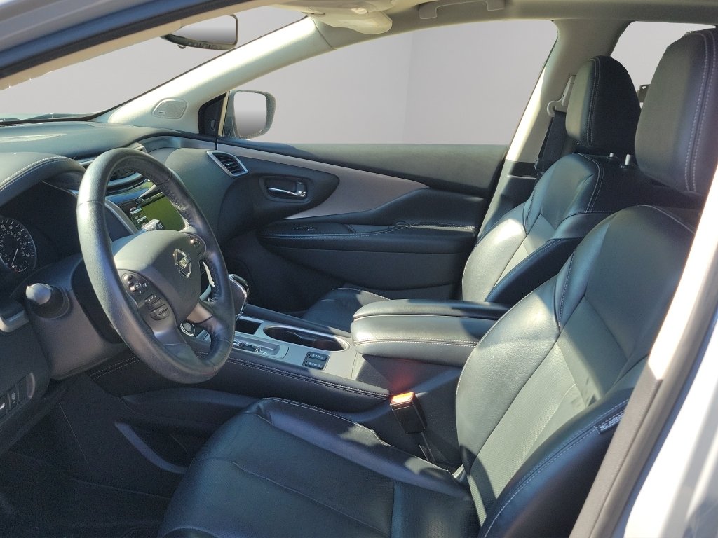Used 2021  Nissan SL image 3