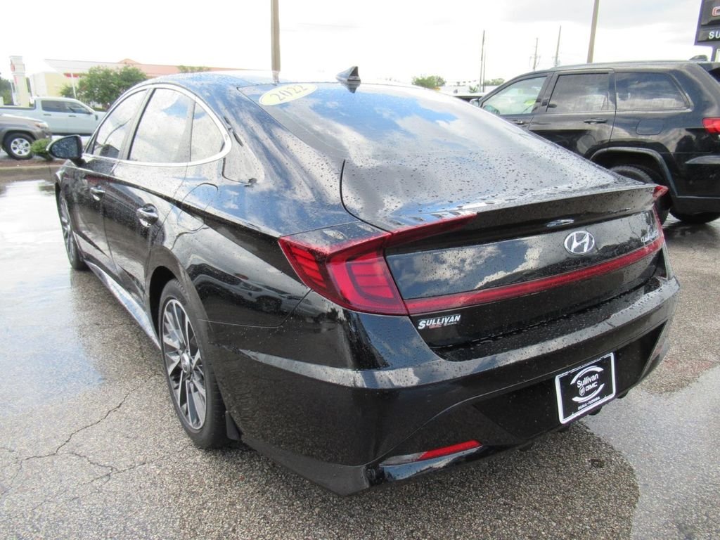 Used 2022 Black Hyundai Limited image 5