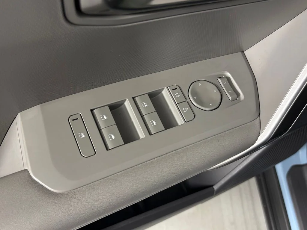New 2027 Frost Blue / Black Roof Kia S image 15