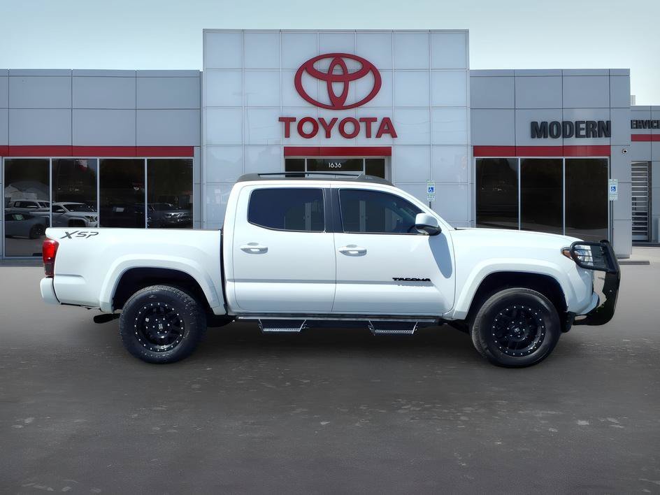 Used 2019 Super White Toyota SR5 image 9