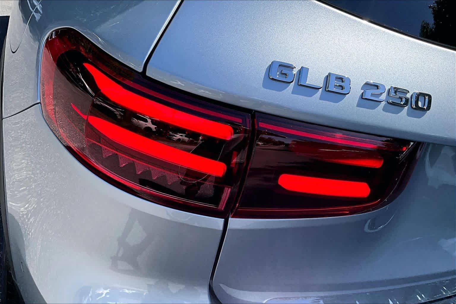 Used 2026 Cirrus Silver Metallic Mercedes-Benz GLB 250 image 29