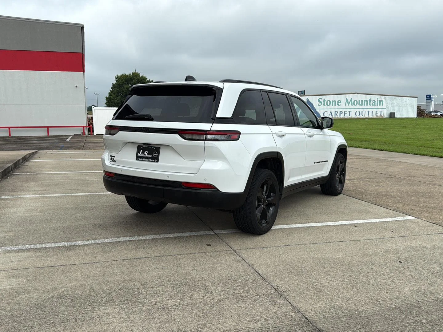 Used 2023 Bright White Clearcoat Jeep Altitude image 10