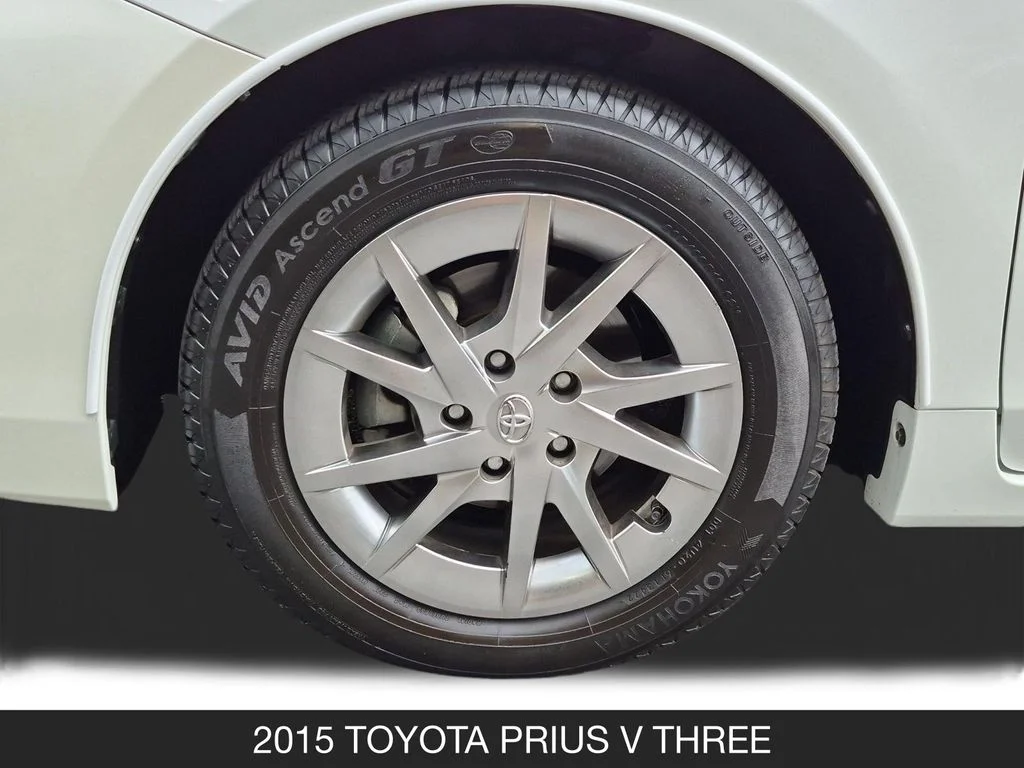 Used 2015 White Toyota Three image 11