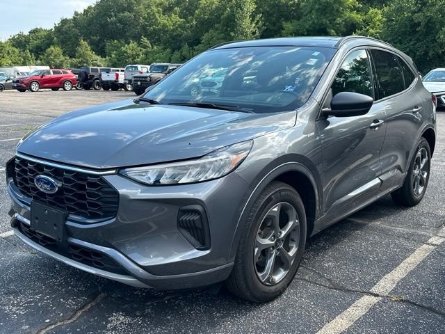 Used 2023 Gray Ford ST-Line image 3