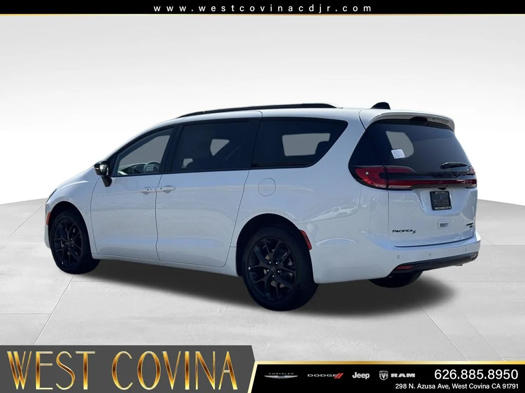 New 2027 Bright White Clear-Coat Exterior Paint Chrysler Limited image 11