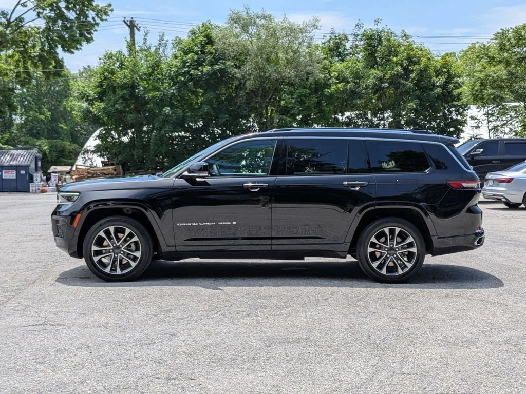 Used 2023 Black Jeep Overland image 11