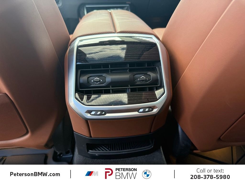 Used 2025 Mineral White Metallic BMW xDrive60 image 19