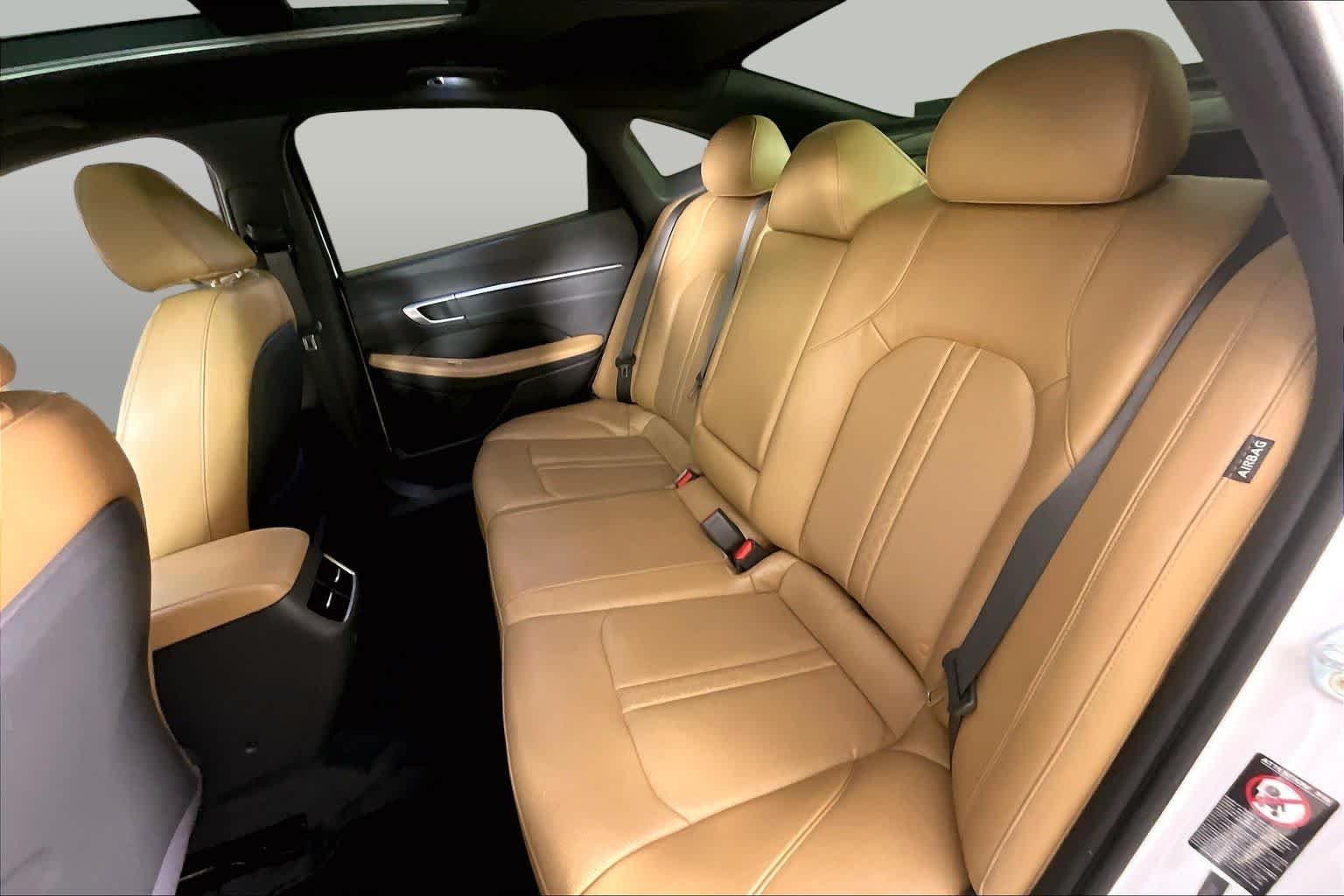 Used 2021 Quartz White Hyundai Limited image 18